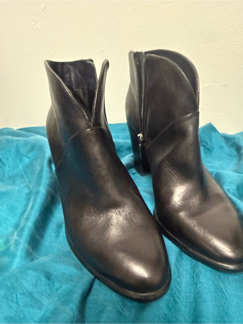 Vince Camino Women's Black Leather Ankle Boots - Sleek Zip Side Design